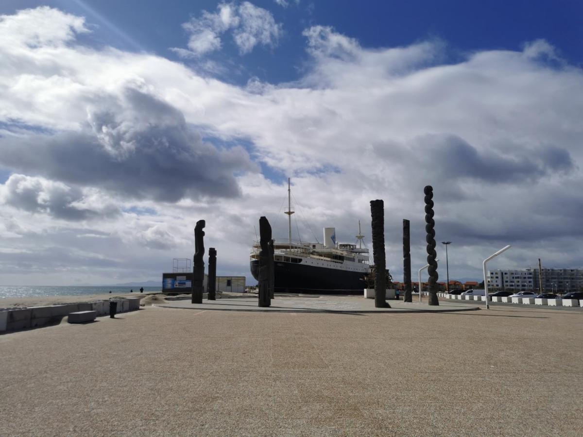 Cap De Mer - Vue Sur Mer - Une Chambre - Une Terrasse - Acces Direct Plage - Commerces A Proximites 르발카레스 외부 사진